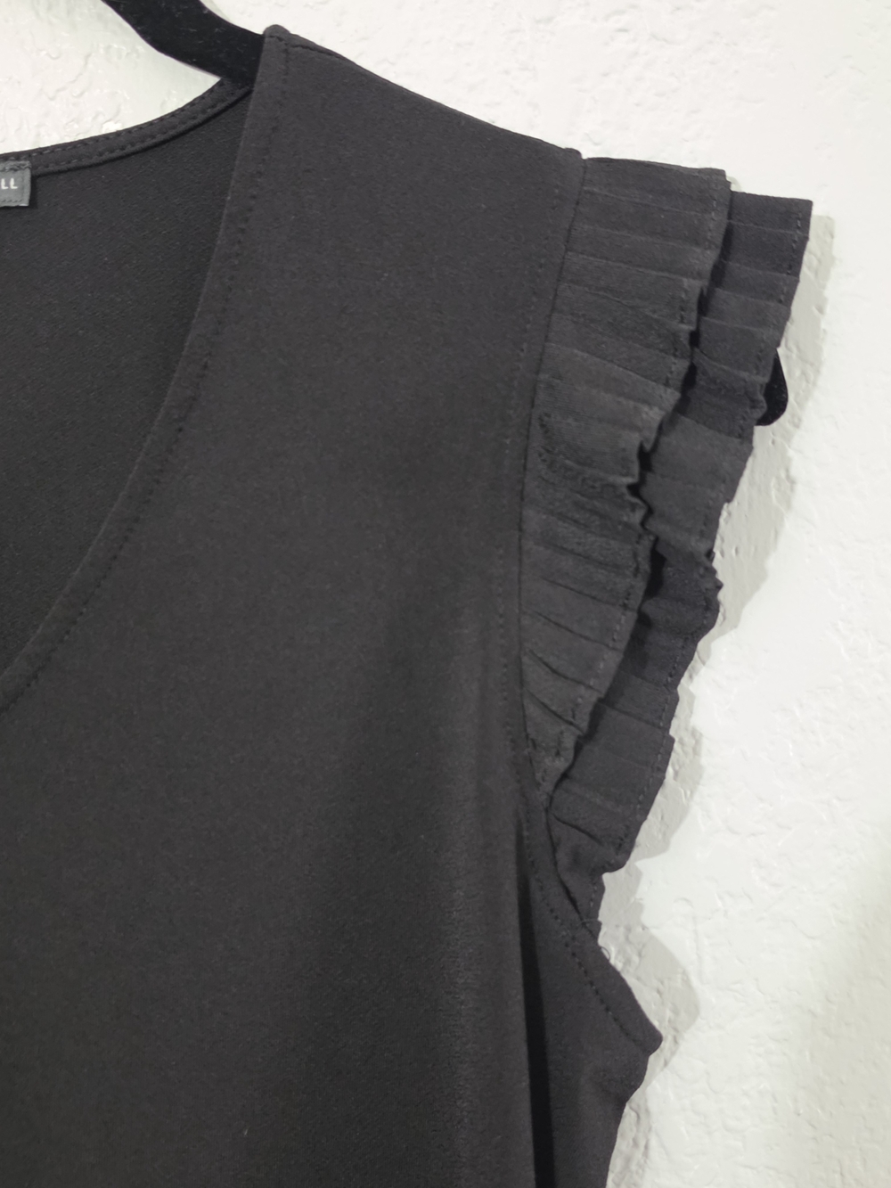 Adrianna Papell Pleated Flutter Sleeve Top Black V-Neck Stretch Womens Small - Picture 4 of 8